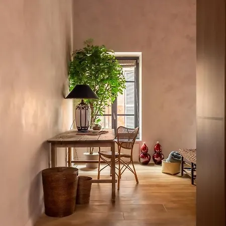 Apartament Casa Terra, A Burghesius Rzym