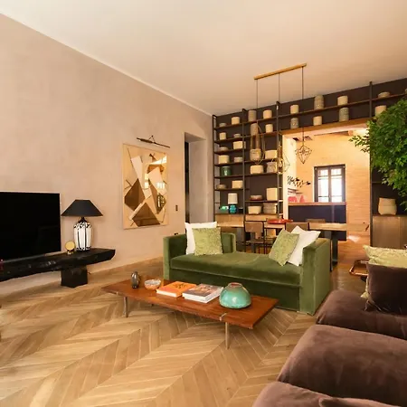 Apartament Casa Terra, A Burghesius Rzym